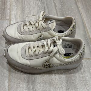 Nike Women's White and Gray Sneakers